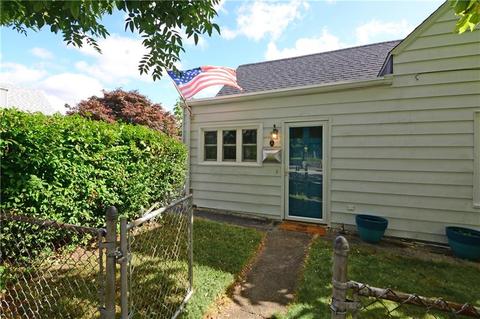 22 Third School St, Bristol, RI 02809 photo 2