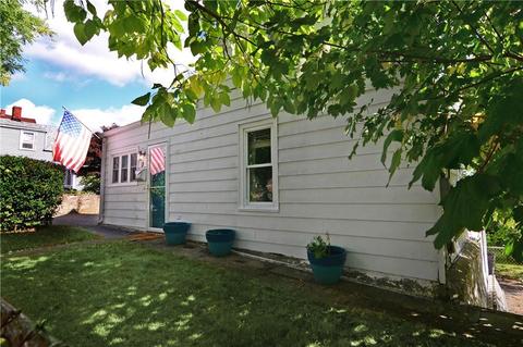 22 Third School St, Bristol, RI 02809 photo 3