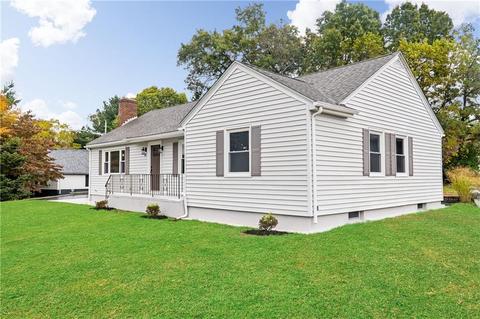 20 St Louis Ave, Woonsocket, RI 02895 photo 2