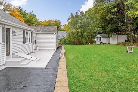20 St Louis Ave, Woonsocket, RI 02895 photo 4