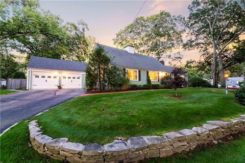 115 Apple Tree Ln, Warwick, RI 02888 photo 2