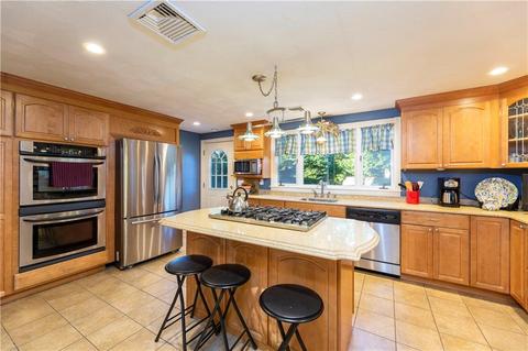115 Apple Tree Ln, Warwick, RI 02888 photo 7