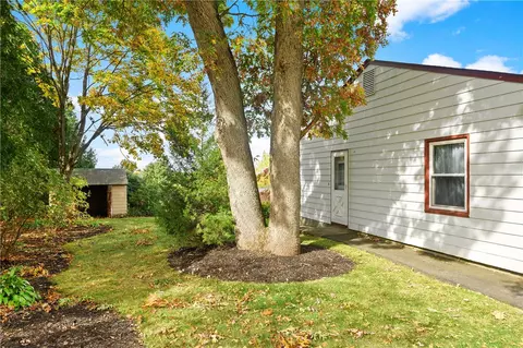 106 Grandview Ave, Woonsocket, RI 02895 photo 9