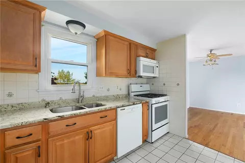 106 Grandview Ave, Woonsocket, RI 02895 photo 14