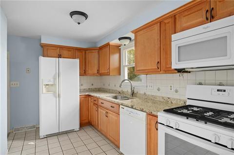 106 Grandview Ave, Woonsocket, RI 02895 photo 15
