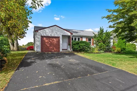 106 Grandview Ave, Woonsocket, RI 02895 photo 2
