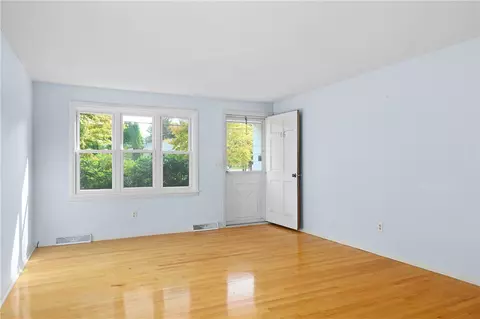 106 Grandview Ave, Woonsocket, RI 02895 photo 13