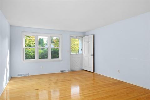 106 Grandview Ave, Woonsocket, RI 02895 photo 13