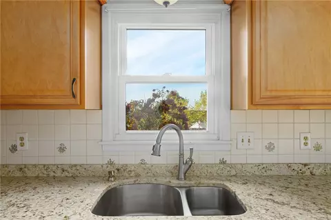 106 Grandview Ave, Woonsocket, RI 02895 photo 17