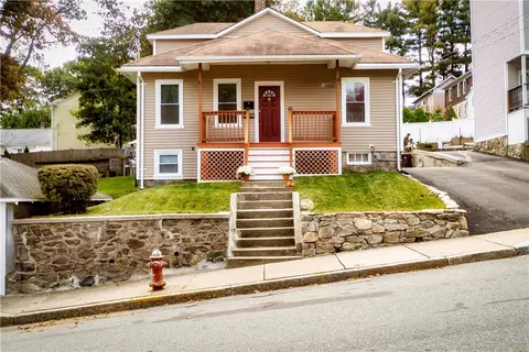 787 Bernon St, Woonsocket, RI 02895 photo 2