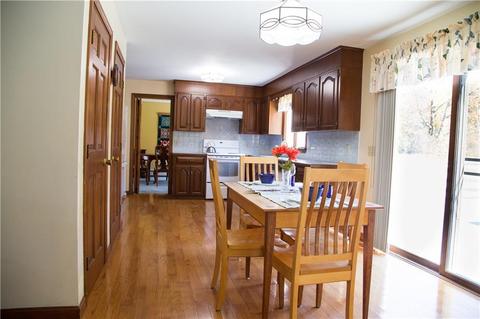 28 Tara Ln, Woonsocket, RI 02895 photo 9