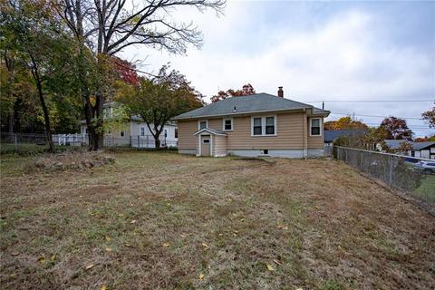 28 Hebert St, Coventry, RI 02816 photo 2