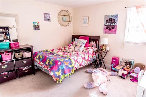 83 Founder Ave, Warwick, RI 02886 photo 11