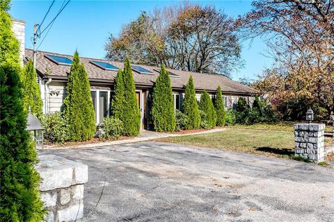 83 Founder Ave, Warwick, RI 02886 photo 2