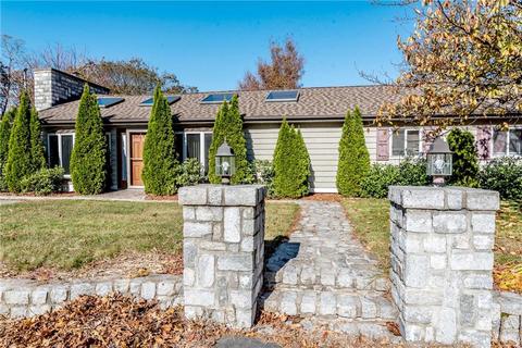 83 Founder Ave, Warwick, RI 02886 photo 3