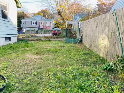 272 Killingly St, Providence, RI 02909 photo 8