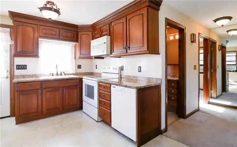 3 Kenny Dr, Warren, RI 02885 photo 5