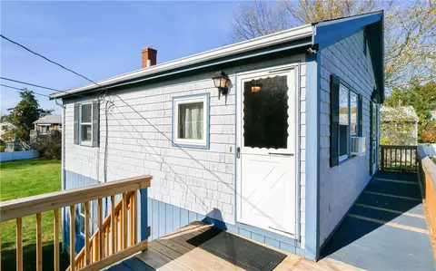 3 Kenny Dr, Warren, RI 02885 photo 4