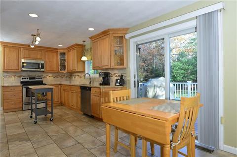60 Cobblestone Ter, Coventry, RI 02816 photo 2