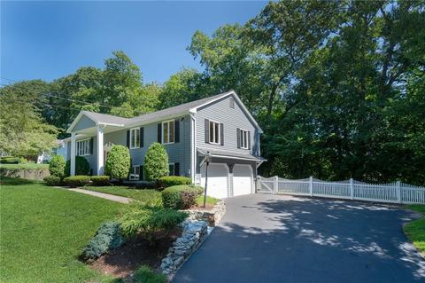 53 Castle Heights Ct, Woonsocket, RI 02895 photo 2
