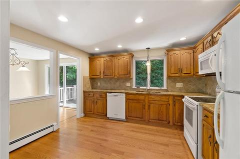 53 Castle Heights Ct, Woonsocket, RI 02895 photo 7