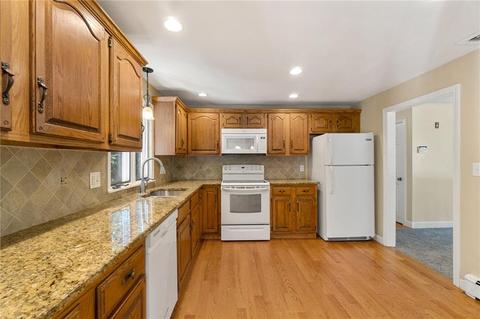 53 Castle Heights Ct, Woonsocket, RI 02895 photo 8