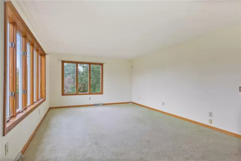 5 Valley Dr, Westerly, RI 02891 photo 9