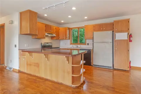 5 Valley Dr, Westerly, RI 02891 photo 4