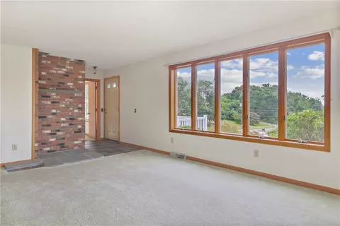 5 Valley Dr, Westerly, RI 02891 photo 8