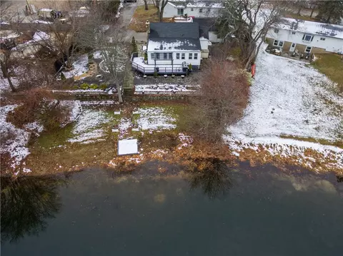 3 Hurley Ave, Warwick, RI 02889 photo 2