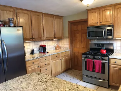 16 Gilbert St, Warwick, RI 02886 photo 9