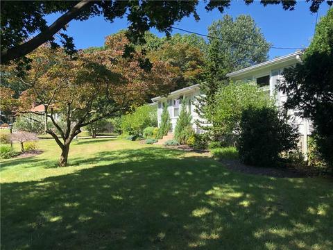 16 Gilbert St, Warwick, RI 02886 photo 2