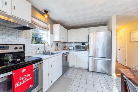 24 Dunns Corner Rd, Westerly, RI 02891 photo 3