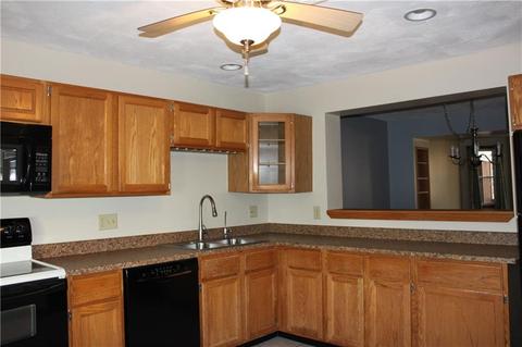 1001 Brookhaven Ln, Woonsocket, RI 02895 photo 2