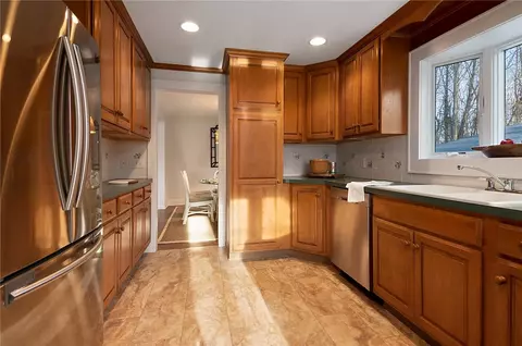 18 Margin St, Westerly, RI 02891 photo 8