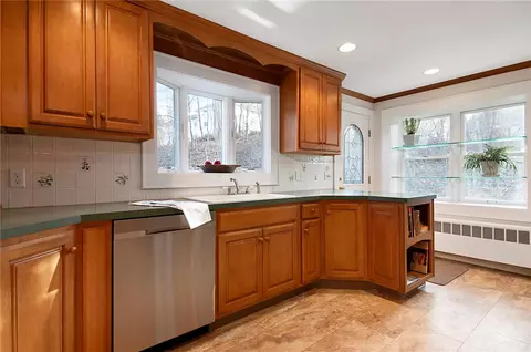 18 Margin St, Westerly, RI 02891 photo 9