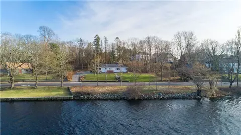 18 Margin St, Westerly, RI 02891 photo 1