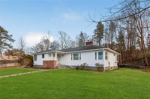 18 Margin St, Westerly, RI 02891 photo 3