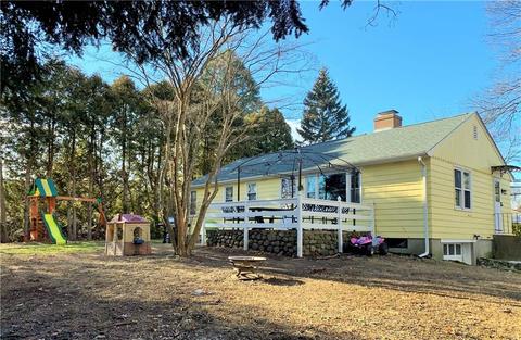 74 Gilbert St, Warwick, RI 02886 photo 4