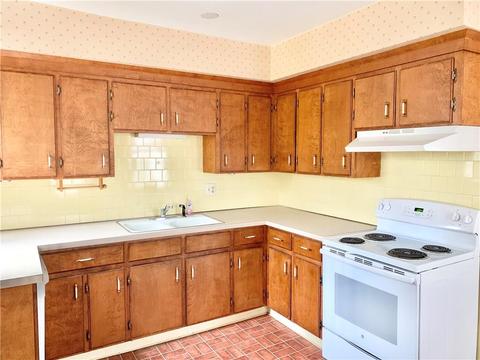 365 Coe St, Woonsocket, RI 02895 photo 5