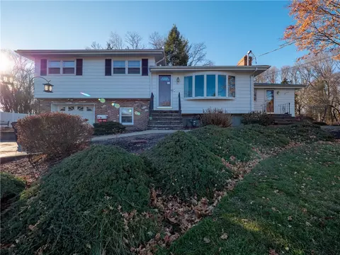 81 Oberlin Dr, Warwick, RI 02886 photo 1