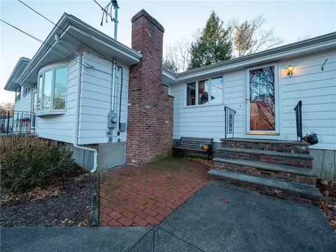 81 Oberlin Dr, Warwick, RI 02886 photo 3