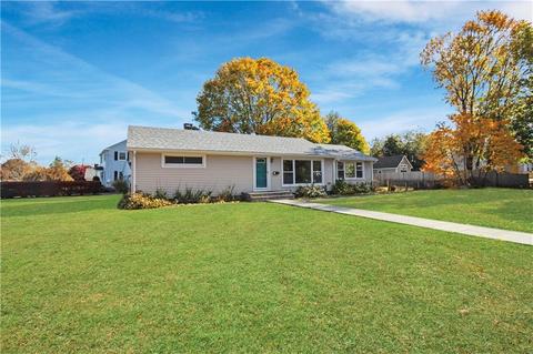 2 Rhody Dr, Westerly, RI 02891 photo 1