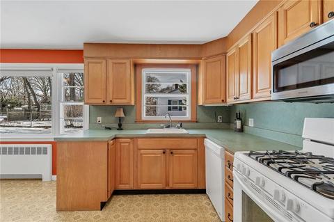 95 Gilbert St, Warwick, RI 02886 photo 7