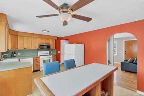 95 Gilbert St, Warwick, RI 02886 photo 3