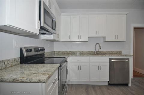 89 Summit St, Woonsocket, RI 02895 photo 5