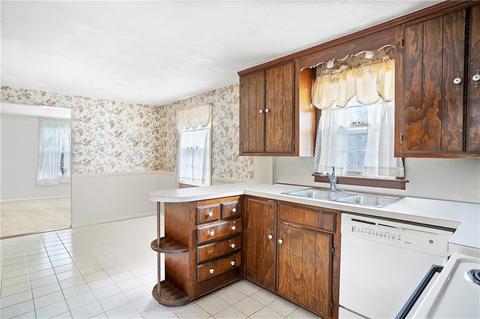 232 Douglas Rd, Warwick, RI 02886 photo 4
