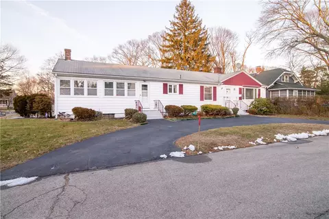 90 Spring St, Riverside, RI 02915 photo 1