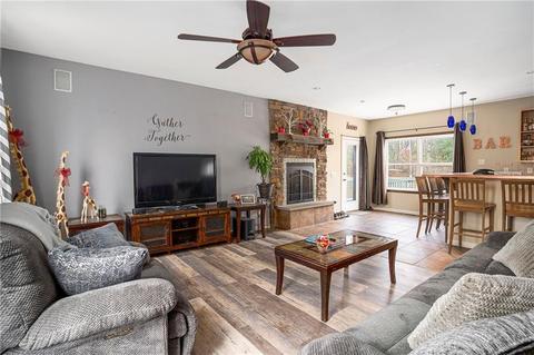 2 Rainone Ct, Coventry, RI 02816 photo 4
