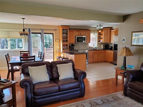 8 Danielle Ave, Westerly, RI 02891 photo 9
